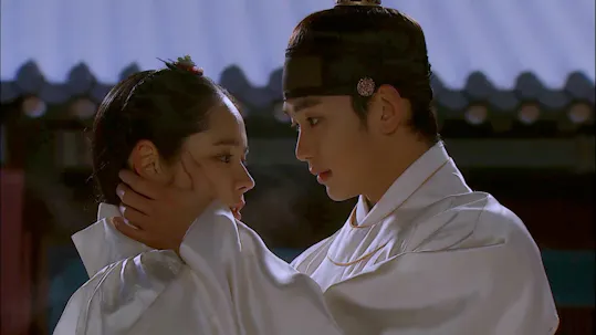 The Moon Embracing the Sun Episode 10