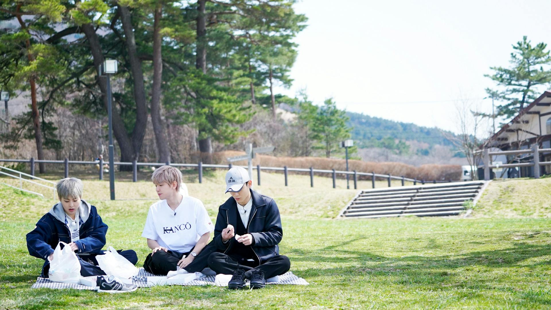 EXO's Travel the World On a Ladder - CBX in Japan | Watch Korean