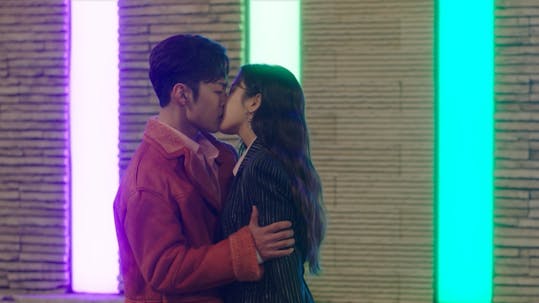 Yoo Yeon-seok gives in to his feelings and kisses Mun Ka-young