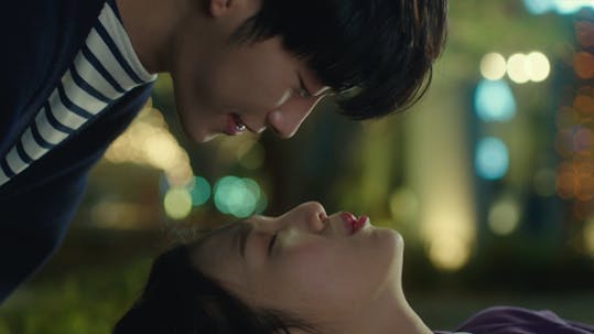 Yoo Yeon-seok gives in to his feelings and kisses Mun Ka-young