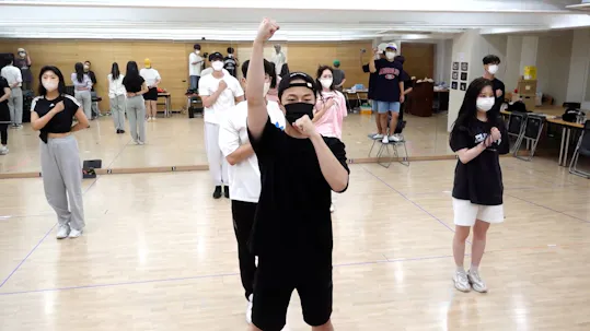 Cheer Up Behind The Scenes 11