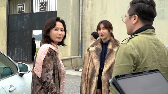 Queen of Divorce Behind The Scenes 3
