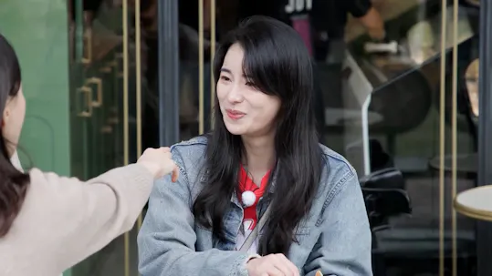 Besties in Wonderland Teaser 5